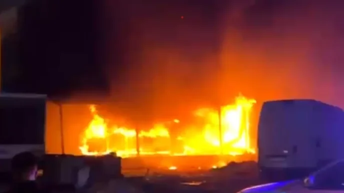 Izmirde Mobilya Fabrikasinda Yangin Panigi