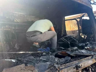 Izmirde Tir Garajinda Yangin 32 Bin TL Emanet Para Yandi
