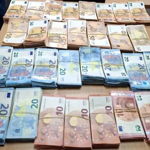 Kapitan Andreevo Gumruk Kapisinda 100 Bin Euro Ele Gecirildi