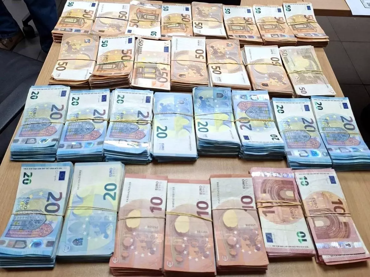 Kapitan Andreevo Gumruk Kapisinda 100 Bin Euro Ele Gecirildi