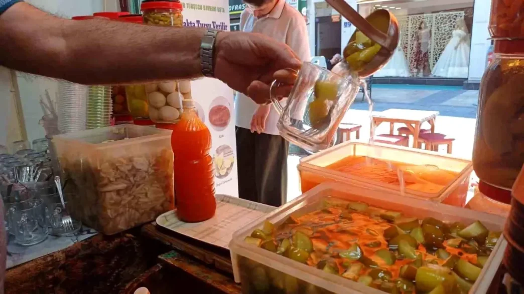 Kayseride Kis Hazirliklari Lezzetli Tursular Tezgahlarda