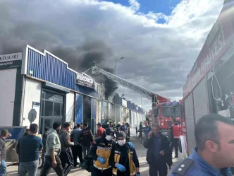Kayseride Mobilya Atolyesinde Yangin Cikti