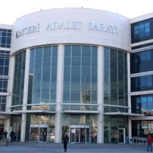 Kayseride Sahte Ehliyetle Arac Kiralayan Saniga 5 Yil Hapis Cezasi