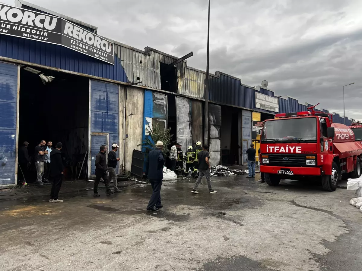 Kayseride Tekstil Atiklarinin Tutusmasiyla Yangin Cikti