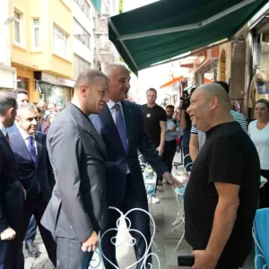 Kultur ve Turizm Bakani Ersoy Beyoglunda Esnaf ve Muhtarlarla Bulustu