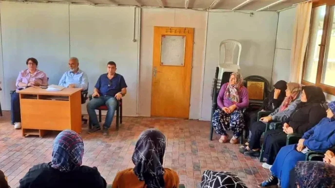 Kutahyada Kadin Ciftcilere Kooperatif Egitimi
