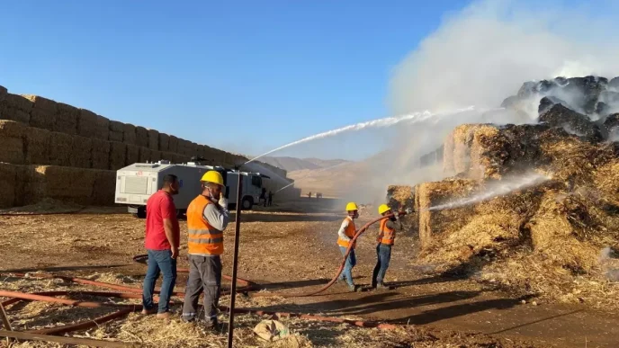 Mardinde Enerji Sirketine Ait Depoda Misir Balyasi Yangini