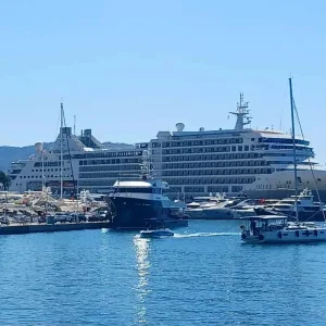 Marmaris Dev Yolcu Gemilerini Agirlamaya Devam Ediyor