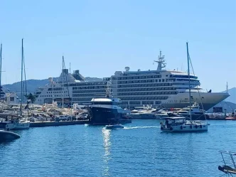 Marmaris Dev Yolcu Gemilerini Agirlamaya Devam Ediyor