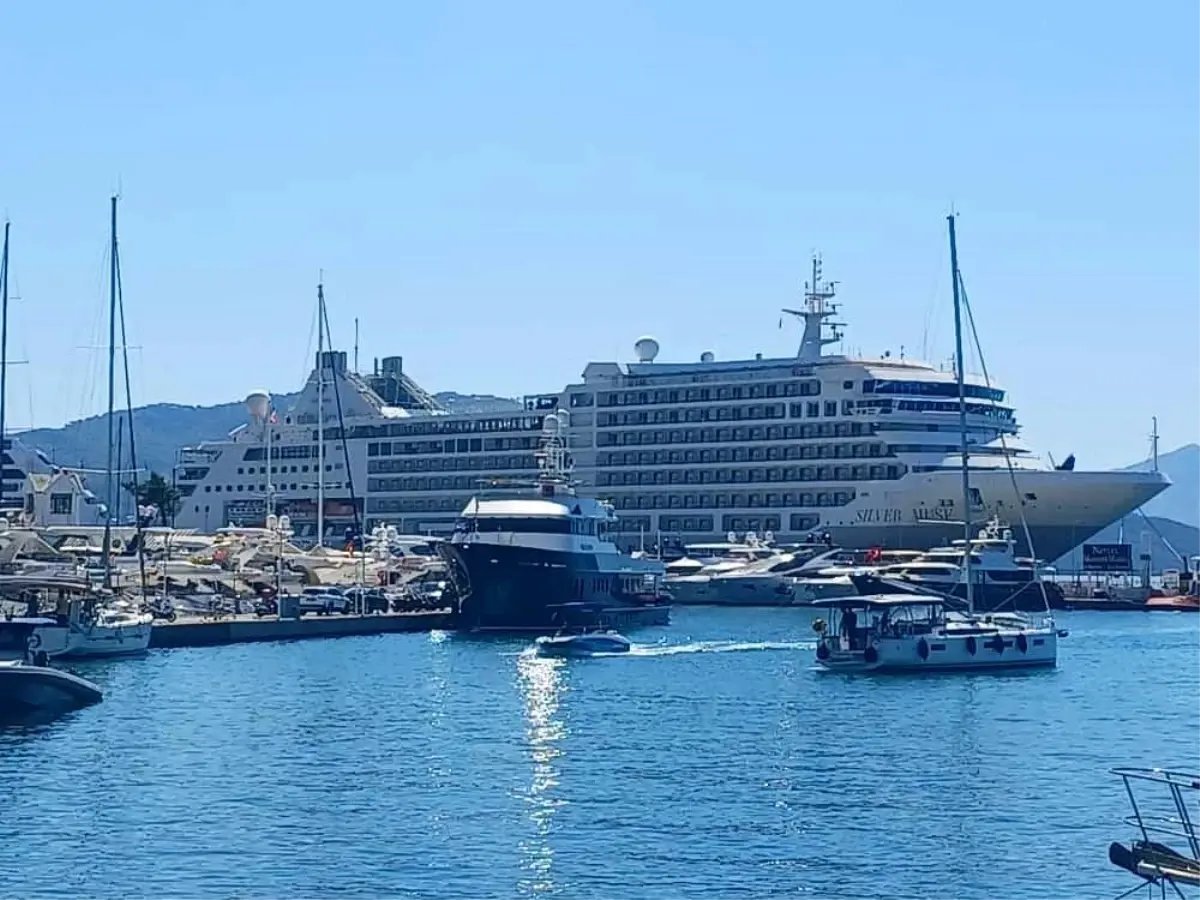 Marmaris Dev Yolcu Gemilerini Agirlamaya Devam Ediyor
