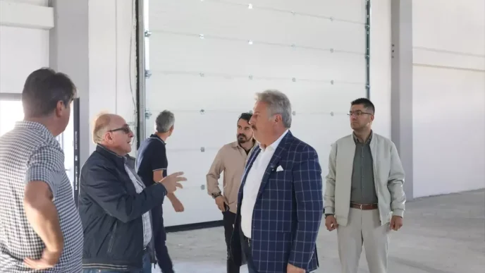 Melikgazide Ciftcilere Destek Yeni Selektor Binasi ve Makine Parki Acildi