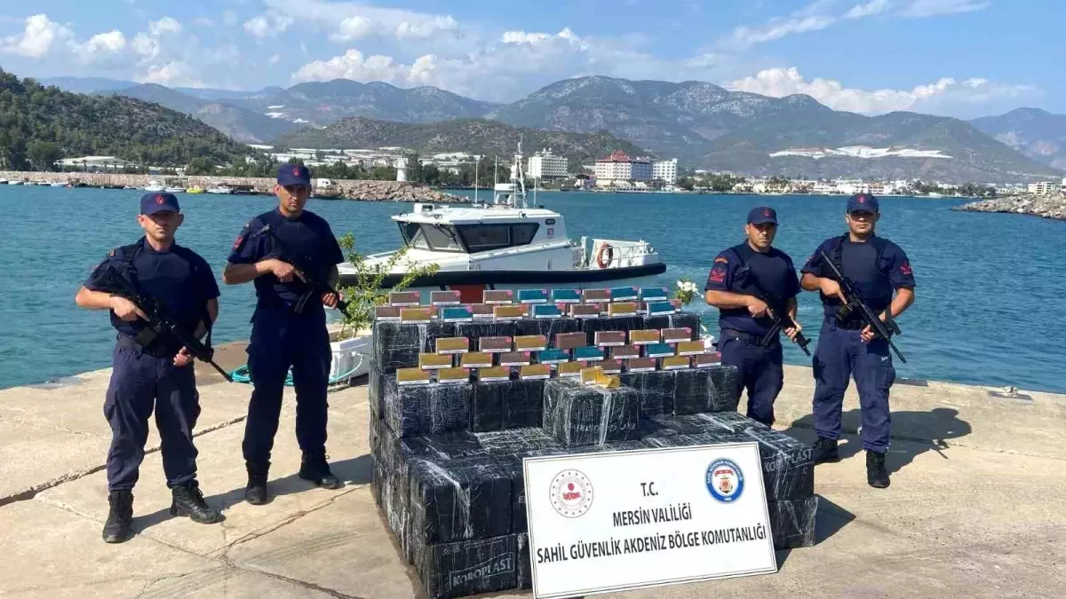 Mersinde Denizde Supheli Kutulardan 28 Bin 500 Paket Isitmali Tutun