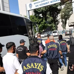 Mersinde Kuyumcudan 16 Milyon Liralik Altin Calan 4 Supheli Yakalandi
