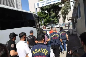 Mersinde Kuyumcudan 16 Milyon Liralik Altin Calan 4 Supheli Yakalandi