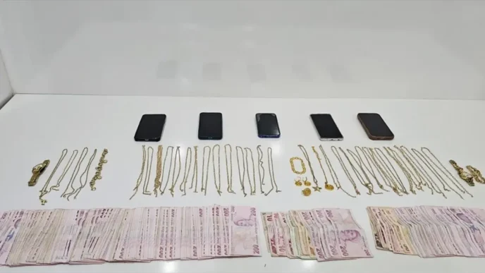 Mersinde Sahte Altin Dolandiriciligi 4 Supheli Gozaltinda Biri Tutuklandi