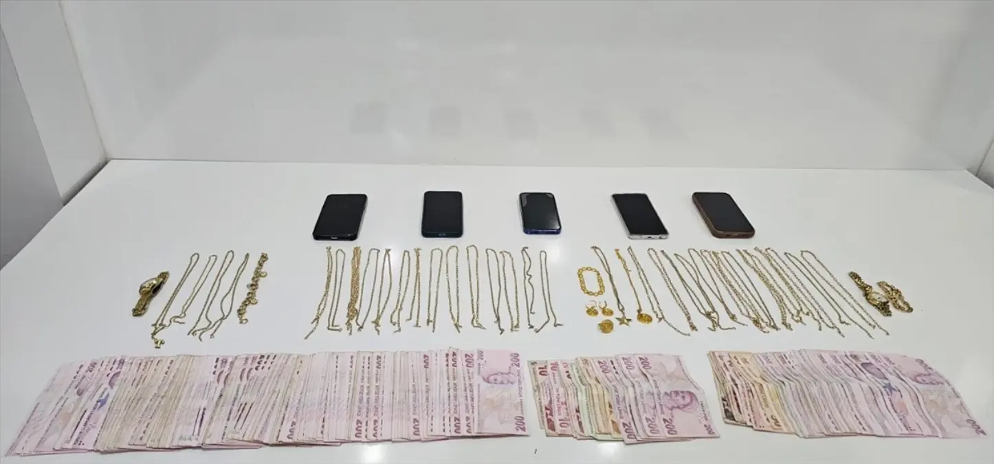 Mersinde Sahte Altin Dolandiriciligi 4 Supheli Gozaltinda Biri Tutuklandi