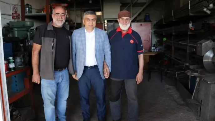 Merzifon Kaymakami Karaaslan sehit ailesi ve gazi ile esnafi ziyaret