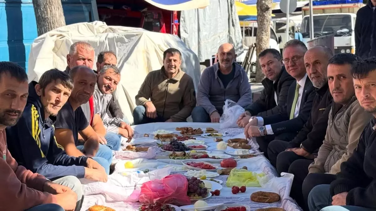 Milletvekili Demir Tavsanlida Pazarci Esnafini Ziyaret Etti