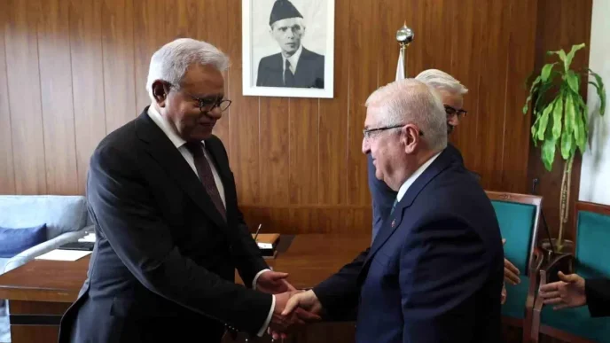 Milli Savunma Bakani Yasar Guler Pakistanda Ikili Gorusmelerde Bulundu