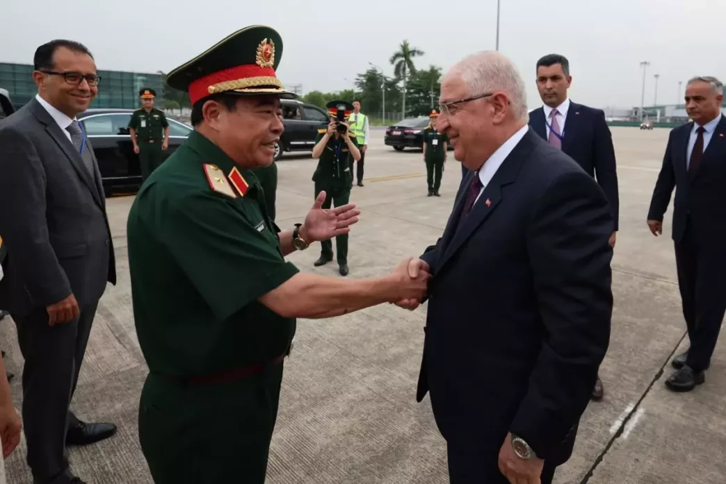 Milli Savunma Bakani Yasar Guler Vietnamda