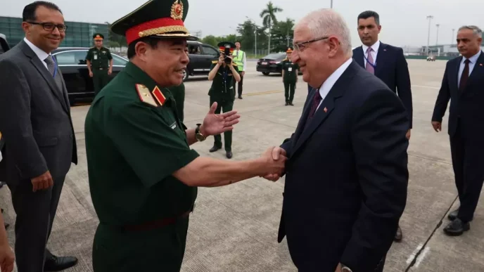 Milli Savunma Bakani Yasar Guler Vietnamda