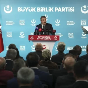Mustafa Desticiden Israilin Saldirisina Tepki ve Cocuk Yasta Suclar Uzerine