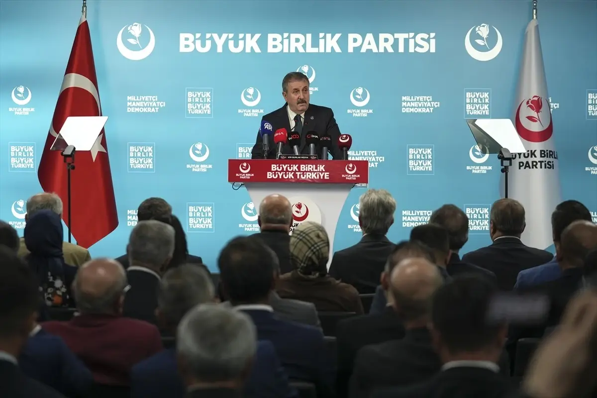 Mustafa Desticiden Israilin Saldirisina Tepki ve Cocuk Yasta Suclar Uzerine