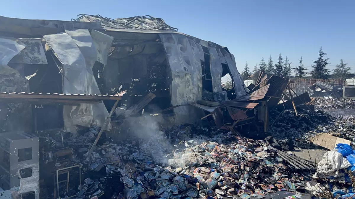Nigdedeki Plastik Ambalaj Fabrikasinda Yangin Kontrol Altina Alindi