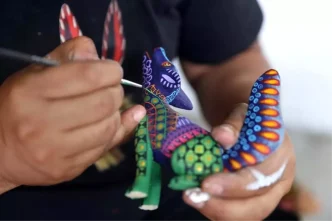 Oaxacada Renkli Ahsap Oyma Sanati ve Ekonomik Katkisi