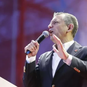 Ozgur Ozel AK Partiye gecen belediye baskanlarina catti Tarihteki yerlerini