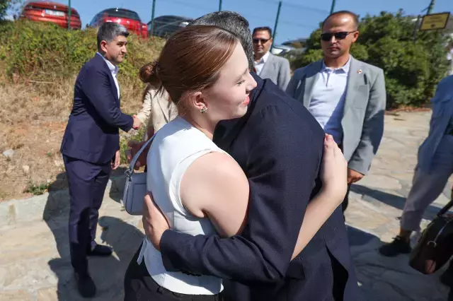 Özgür Özel, Ferdi Zeyrek'in kızını üniversiteye kaydettirdi