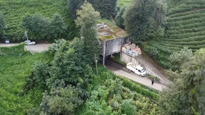 Rizede Cay Alim Yeri Yol Uzerine Insa Edildi