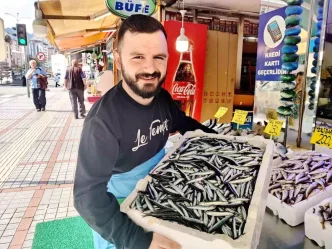 Rizede Yerli Hamsinin Kilosu 200 TL
