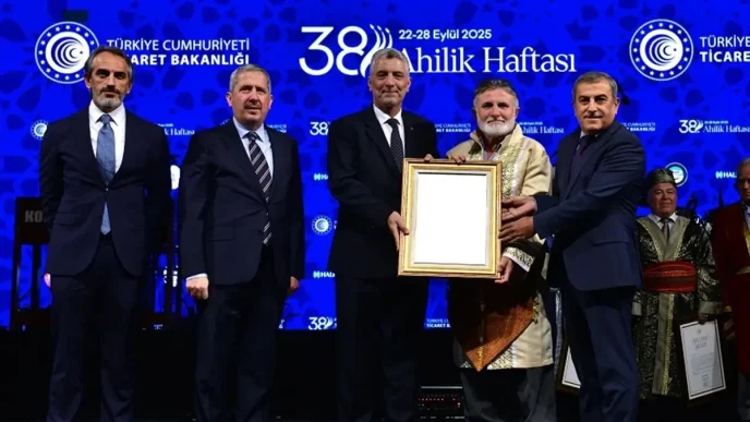 Sakarya Ahisi Salim Ozturk Ahi Esnaf Beratini Ticaret Bakani Bolattan