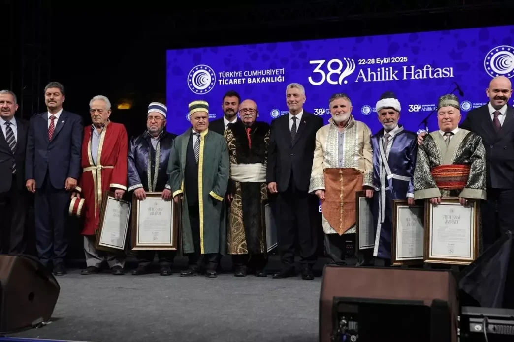 Sakaryali Supurge Ustasi Salim Ozturke Ahilik Esnaf Berati