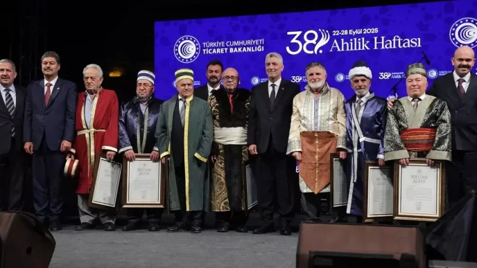 Sakaryali Supurge Ustasi Salim Ozturke Ahilik Esnaf Berati