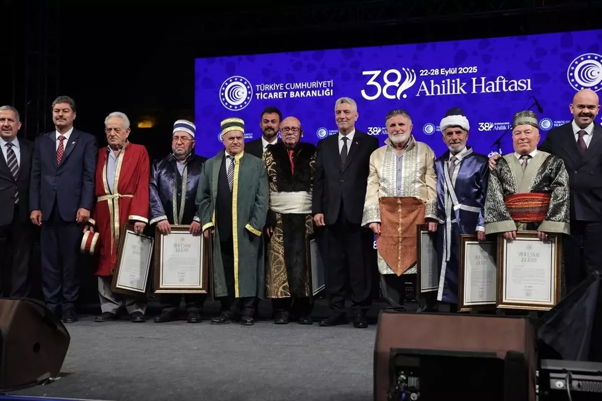 Sakaryali Supurge Ustasi Salim Ozturke Ahilik Esnaf Berati
