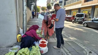 Samsunlu Koylu Kadinlar Bahcelerindeki Bamyalari Sehirde Satiyor