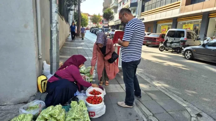 Samsunlu Koylu Kadinlar Bahcelerindeki Bamyalari Sehirde Satiyor