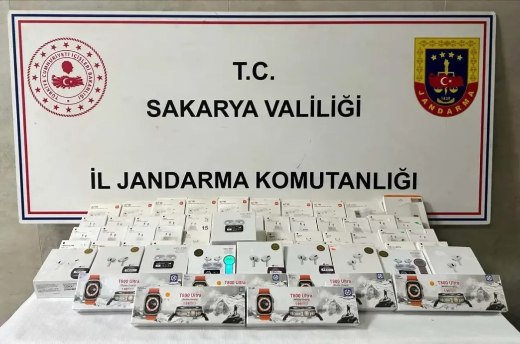 Sapancada Kacak Elektronik Urun Operasyonu