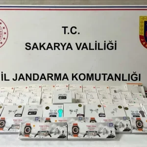 Sapancada Kacak Elektronik Urun Operasyonu