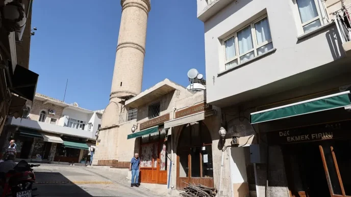Savurun Tek Ayakkabi Tamircisi Orhan Kurtun 50 Yillik Geleneksel Meslegi