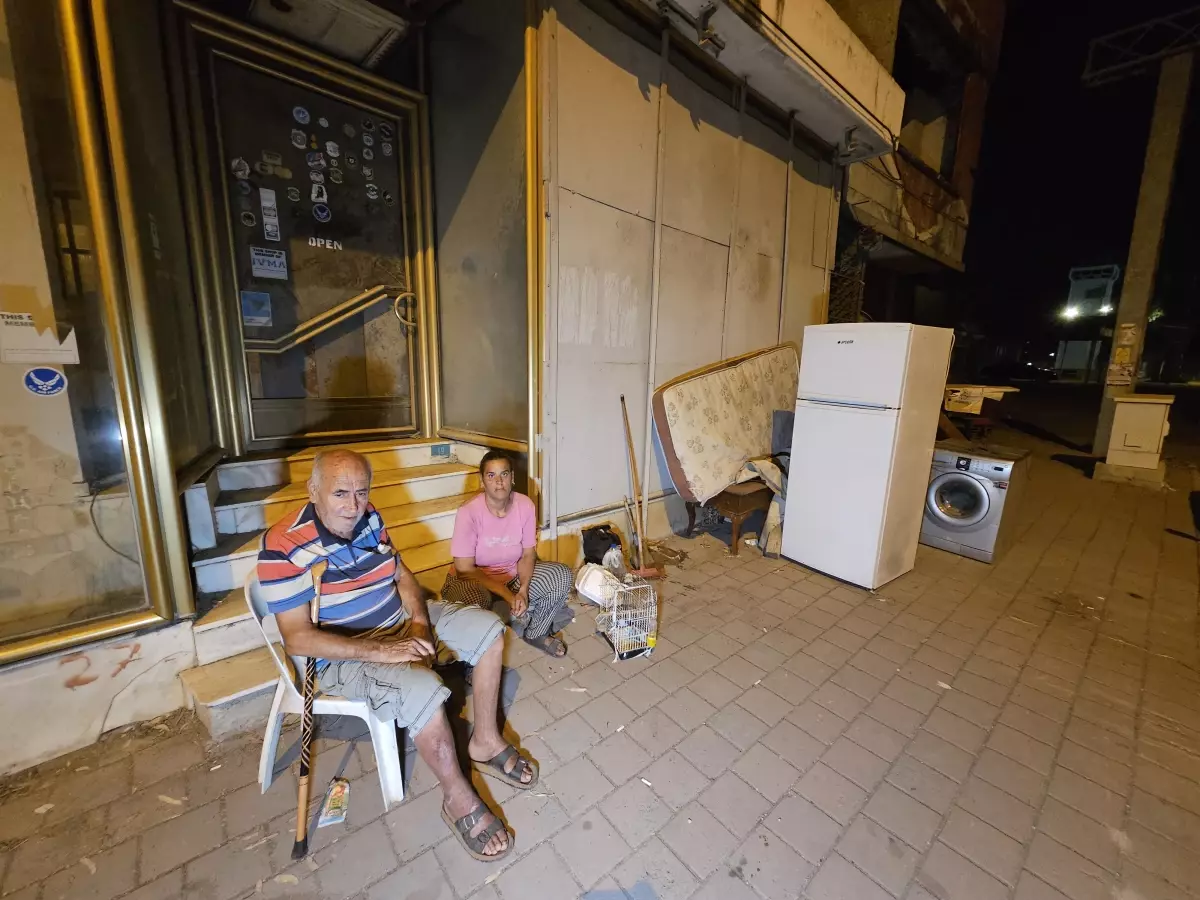 Sokakta Kalan Aile Yardim Bekliyor