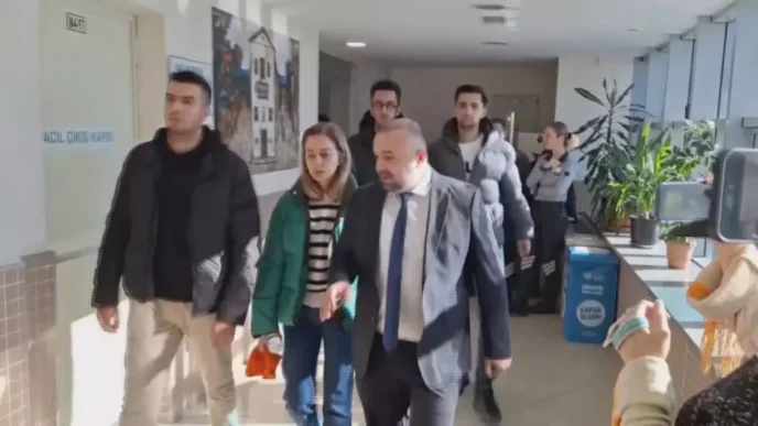 Sosyal Medya Fenomeni Talu Cifti Dolandiricilik Davasinda Tahliye Edildi