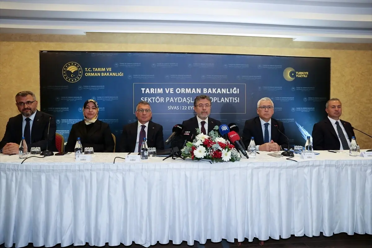 Tarim ve Orman Bakani Yumakli Sivasta tarim sektoru temsilcileriyle bulustu