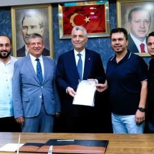 Ticaret Bakanina Buldan Bezi Gomlek Hediye Edildi