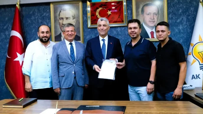 Ticaret Bakanina Buldan Bezi Gomlek Hediye Edildi