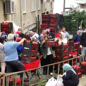 Trabzonda Yenilenen Market Acilisinda Izdiham