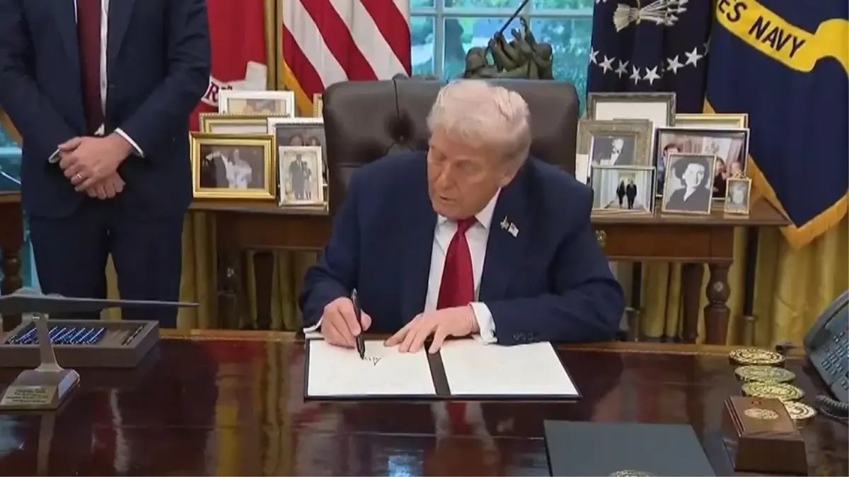 Trump TikTokun ABD Operasyonlarinin Amerikali Yatirimcilara Devredilmesine Imza Atti