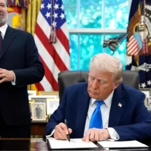 Trump Yonetiminden Yabanci Calisanlara H 1B Vizesi Ucreti Artisi